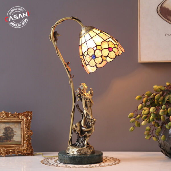 Ánh sáng của đèn bàn tiffany DDB-8327