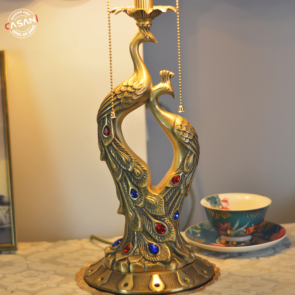 ĐÈN BÀN TRANG TRÍ TIFFANY DDB-8329 5 Chất liệu đồng cao cấp của thân đèn