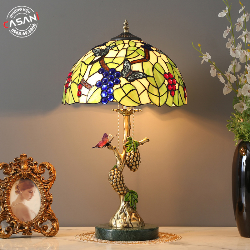 ĐÈN BÀN TRANG TRÍ TIFFANY DDB-8334 2 Thiết kế của đèn tiffany DDB-8334
