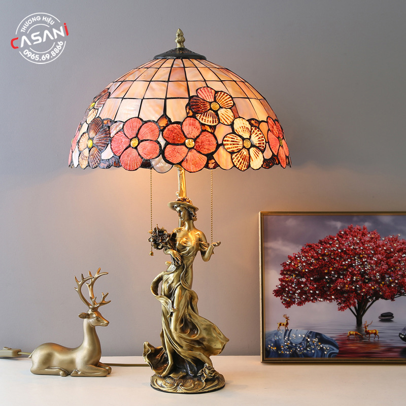 ĐÈN BÀN TRANG TRÍ TIFFANY DDB-8338 1 Thiết kế độc đáo của đèn bàn Tiffany