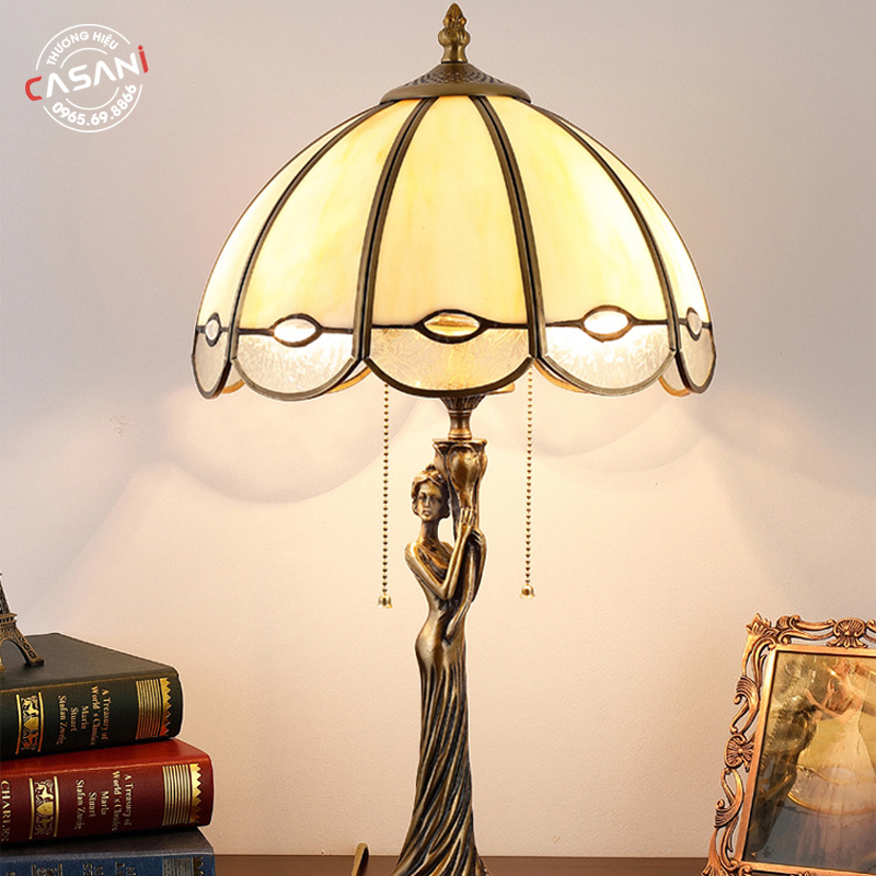 ĐÈN BÀN TRANG TRÍ TIFFANY DDB-8342 2 Thiết kế tinh tế của đèn bàn tiffany