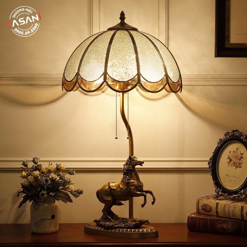 ĐÈN BÀN TRANG TRÍ TIFFANY DDB-8343 3 Ánh sáng ấm ấp của đèn bàn