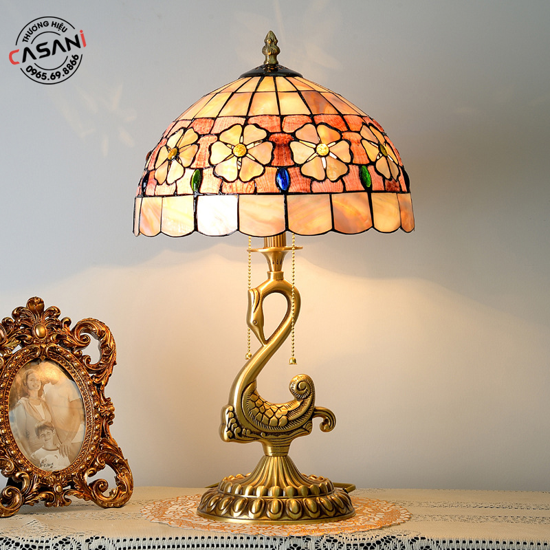 ĐÈN BÀN TRANG TRÍ TIFFANY DDB-8344 2 Thiết kế nghệ thuật của đèn bàn tiffany