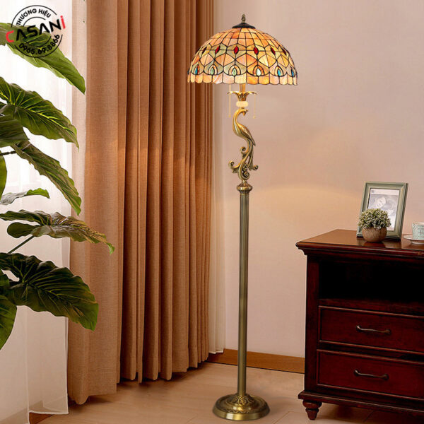 Ánh sáng ấm áp của đèn cây tiffany